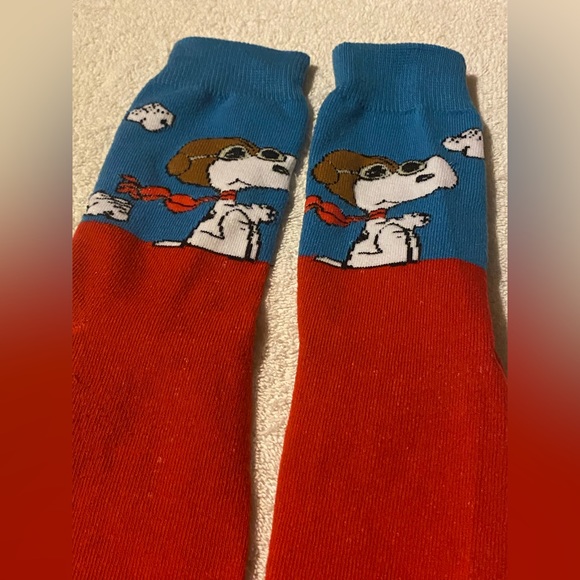 Peanuts Worldwide Snoopy Crew Socks Adult Large - Picture 2 of 5